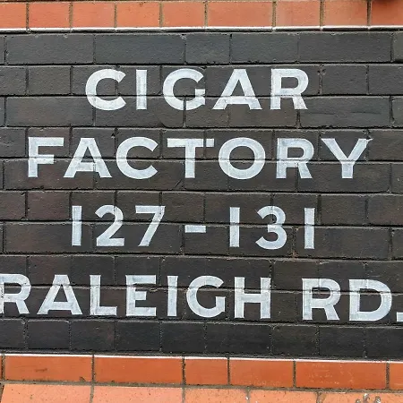 Cigar Factory شقة